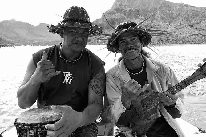 3-hour Lagoon Snorkeling Tour - Shared Tour - Cruising past Moorea’s two famous bays
