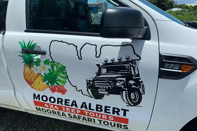 4x4 Moorea Safari Tours : Private tours - Pineapple plantations and Moorea’s farm side