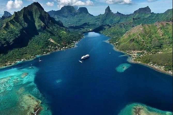 4x4 Moorea Safari Tours : With Hotel transfers - Belvedere Lookout between Cook’s Bay and Opunohu Bay