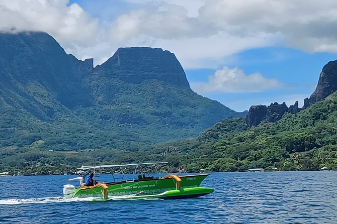 Activity/Excursion Lagoon Tour to Moorea by Canoe 6 hours - A motu lunch with local cooking