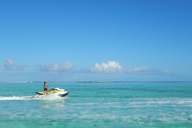 Activity/Excursion Lagoon Tour to Moorea by Canoe 6 hours - What the $139.68 price includes