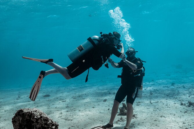 Baptism diving in the turquoise waters of Tahiti - Caroline and the value of patient instruction
