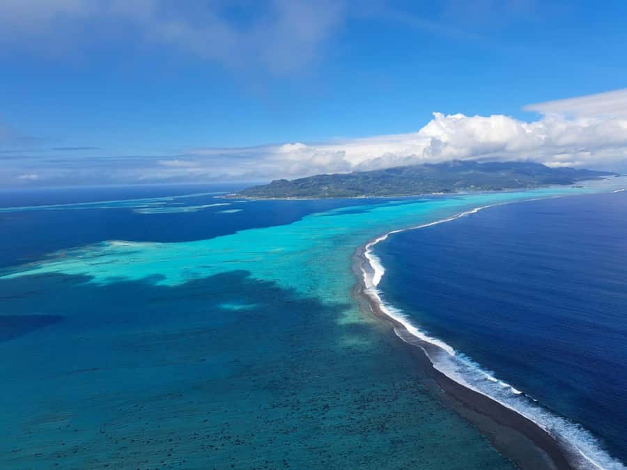 Bora-Bora 30 minutes private flight in light aircraft - Who will enjoy this flight most?