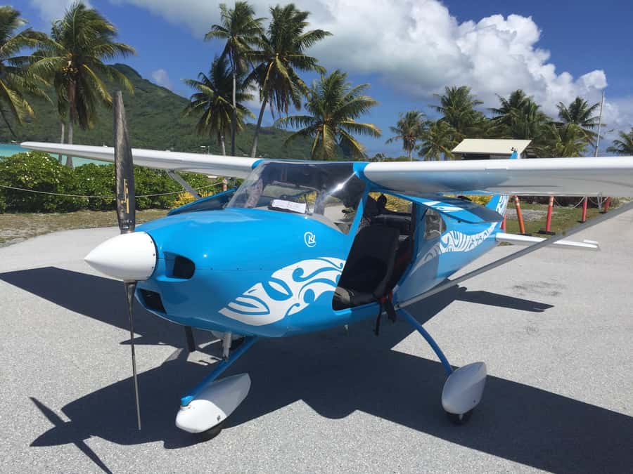 Bora-Bora 30 minutes private flight in light aircraft - A low-speed route along the coral reef