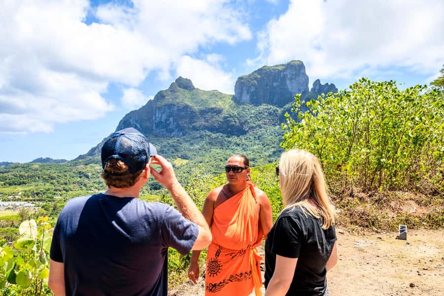 Bora Bora: 4WD History & Culture Tour - The Pareu workshop and coconut oil lesson