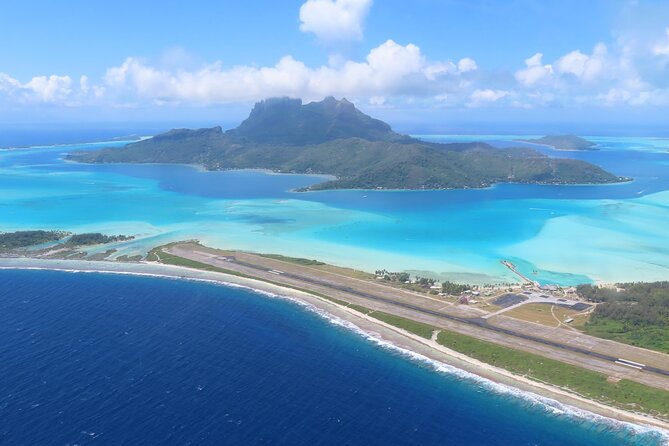 Bora Bora and the Tupai atoll the jewels of the Pacific, 45 min private flight - Why Bora Bora looks different from a small plane