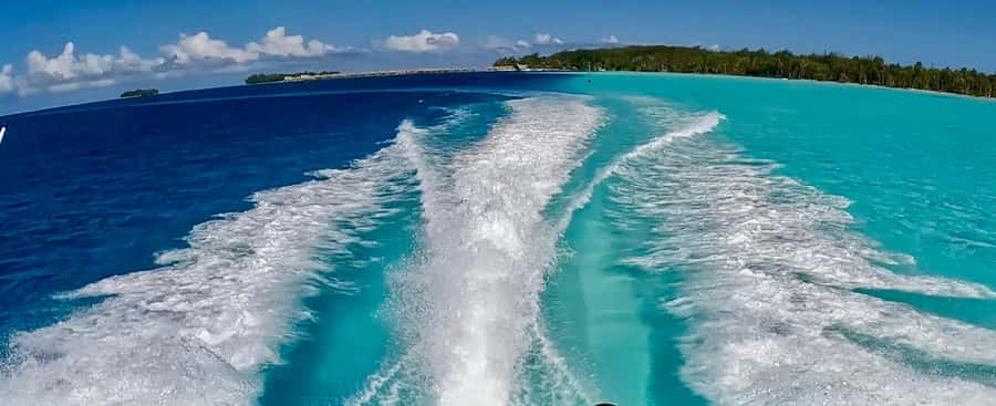 Bora Bora: Blue Lagoon Cruise, Snorkeling and Lunch . - Entering Bora Bora’s blue lagoon