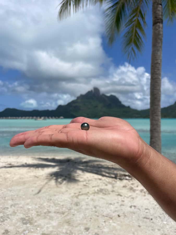 Bora Bora: Discovering the Tahitian black pearl ! - The first lesson beneath the fare pote’e
