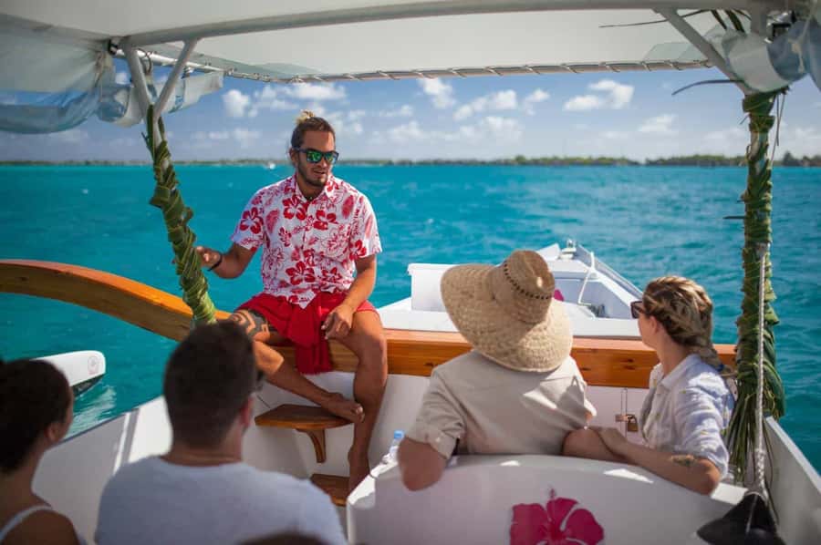 Bora Bora Luxury Tour and Beach Picnic - First Look at Sharks and Stingrays