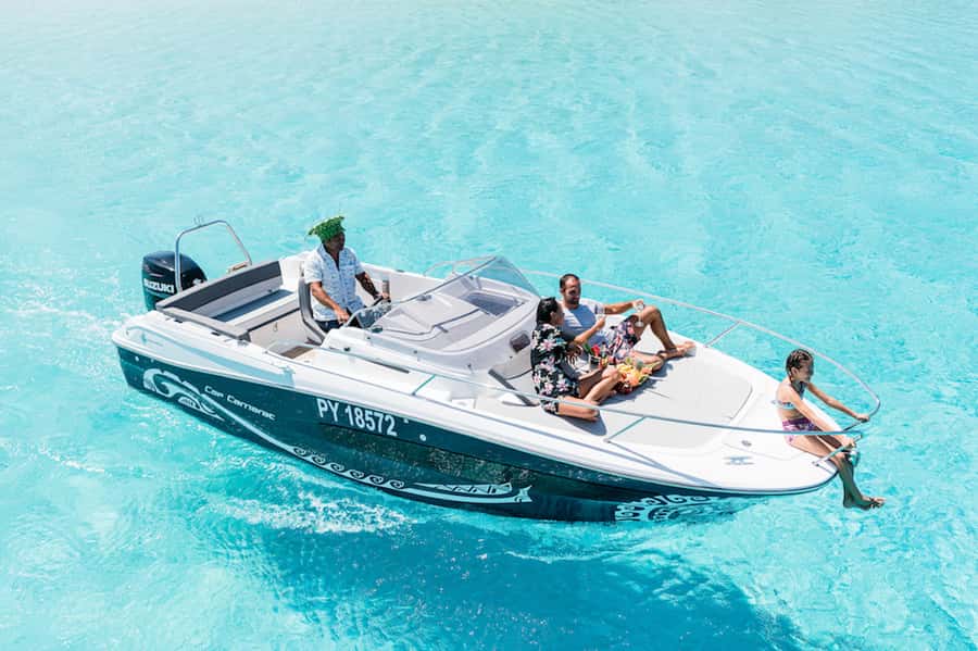 Bora Bora: Private Boat Tour with Snorkeling and Drinks - Cruising past beaches and viewpoints
