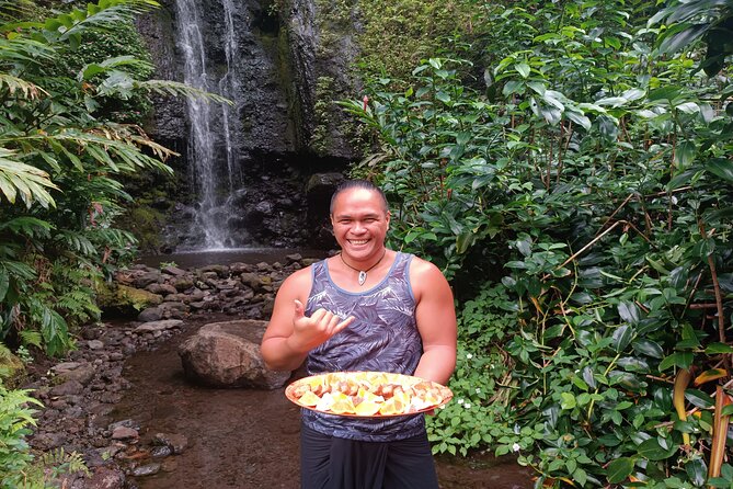 Découvrez le Mana durant la traversée de Tahiti en 4x4 Safari - Lunch, fruit, and the natural swimming stop