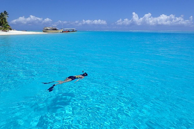 Discover the black pearl in Bora Bora - Fruit, drinks, and Mount Otemanu views