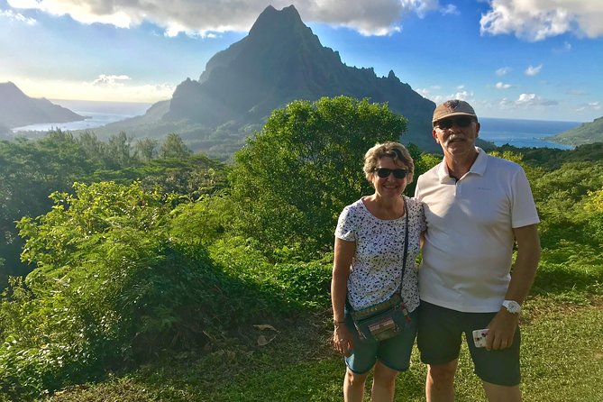 Franckyfranck Tours Moorea - Half day Tours - The tropical garden adds plants and island flavors