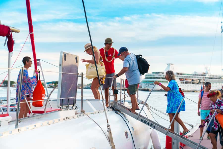 From Tahiti: Tetiaroa Island Tour by Sailing Catamaran - A Tahitian lunch back aboard the catamaran