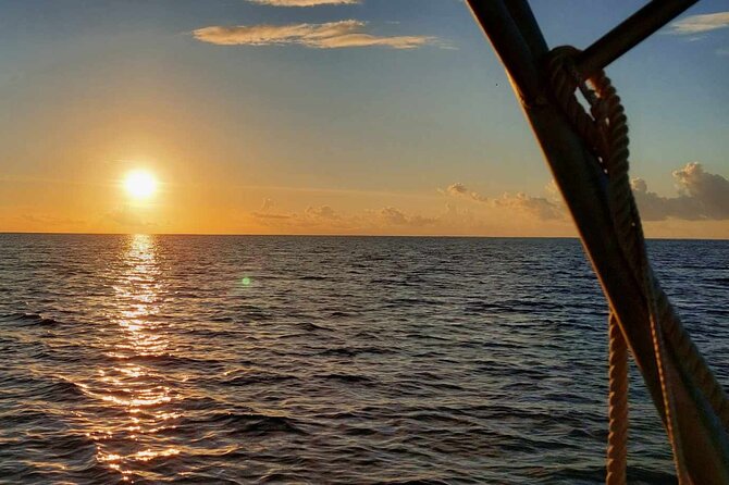Guided sunset cruise on Raiatea Lagoon - A small boat makes the evening more personal