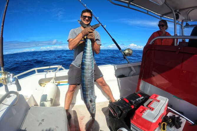 Half-day Big Fishing in Moorea on shared tour - Reading birds and surface activity