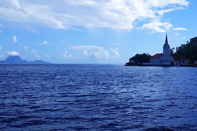 Half day excursion Tahaa - departure Raiatea / ideal cruise line - Crossing from Raiatea to Tahaa by small boat