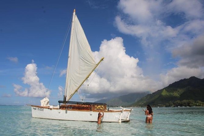Introduction to sailing and discovering the lagoon - Fruit, cold drinks, and GoPro photos