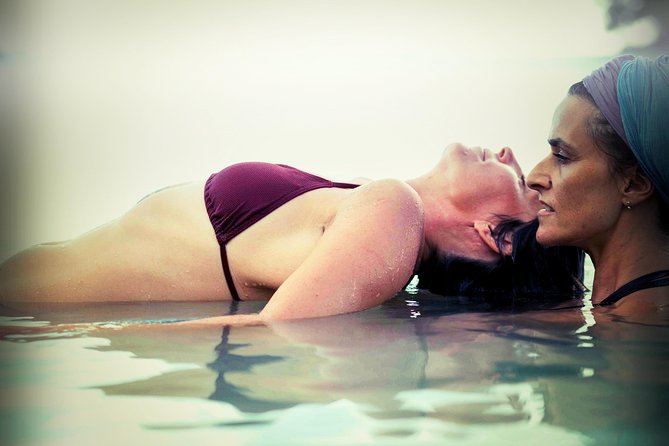 Janzu experience: massage and aquatic relaxation in the lagoon of Moorea - Floating in Moorea’s lagoon for a different kind of massage