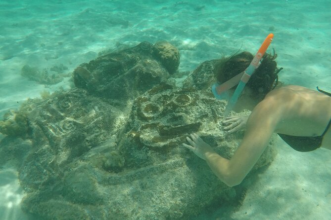 Land and Sea cultural tour to discover traditions, heritage and the lagoon - Swimming near rays in Moorea’s lagoon