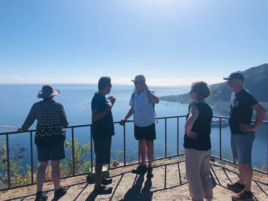 Moorea:4X4 safari excursion between land and sea with lunch - Beach time on Moorea’s public coast