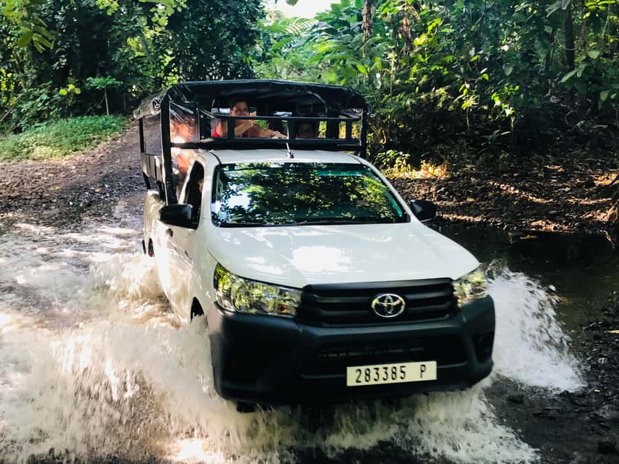 Moorea:4X4 safari excursion between land and sea with lunch - Starting at Magic Mountain