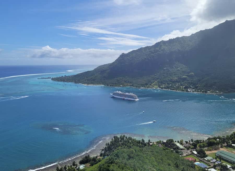 Moorea Cruise Ships 4x4, Belvedere Magic mount PRIVATE Tours - Belvedere Lookout and the volcanic interior