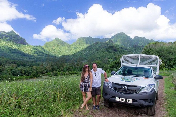 Moorea Cruise Ships: 4x4, Belvedere, Pineapple, & Magic Mountain - Cook’s Bay and Opunohu Bay show two faces of Moorea