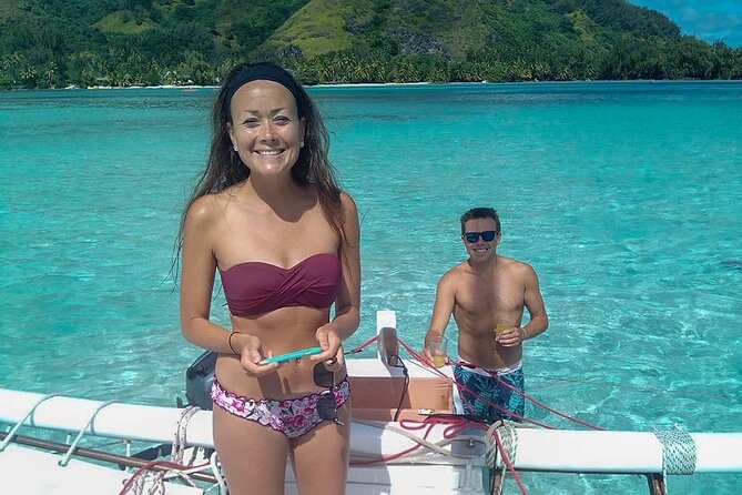 Moorea Discovery Half-day Sailing - Fruit, drinks, and the practical comfort of the boat