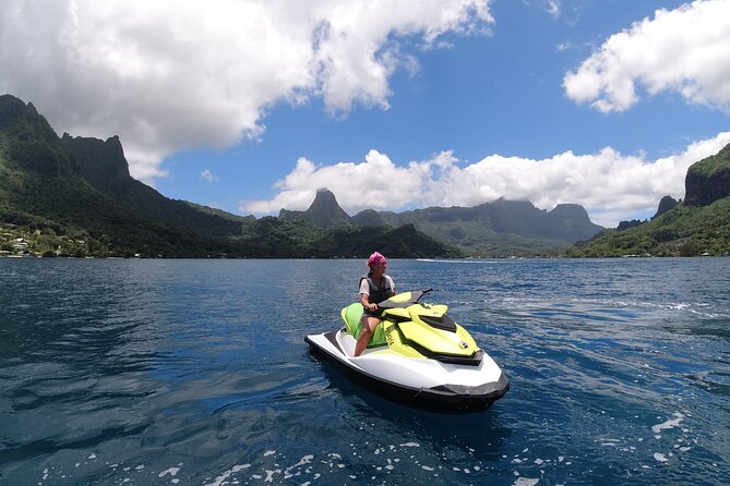 Moorea Solo or Twin 2 hours Jet Ski Tour - The marine-life stop with stingrays and blacktip sharks
