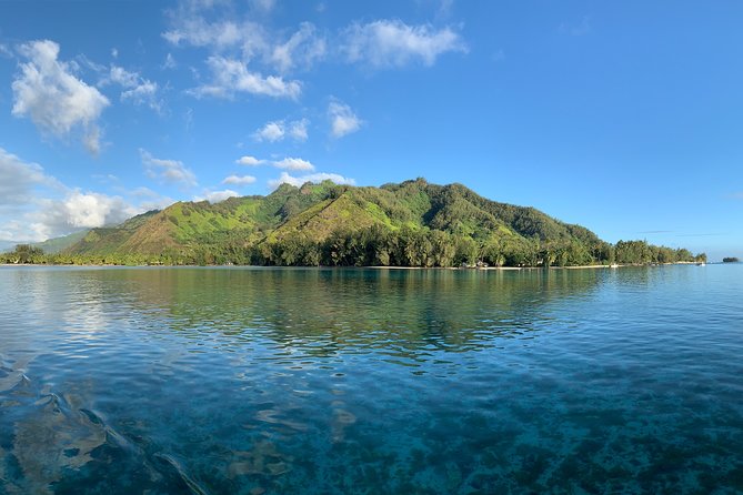 Moorea Sunset Boat Tour - What the small group and onboard service add