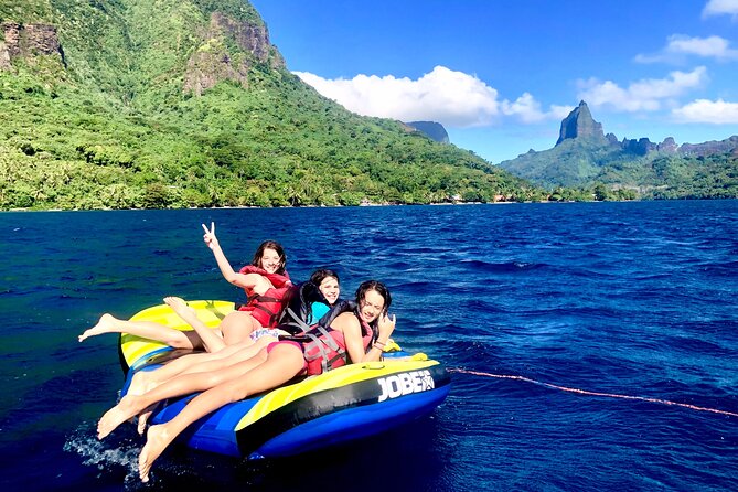 moorea tubing - Sharing the tube with up to three people