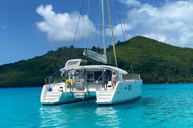 Polynesian atmosphere in Bora Bora Lagoon, Tapas and Cocktail - Ambient music keeps the mood gentle