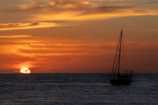 Private and Local Sunset Cruise in Tahiti - The sandbank and pastenague rays