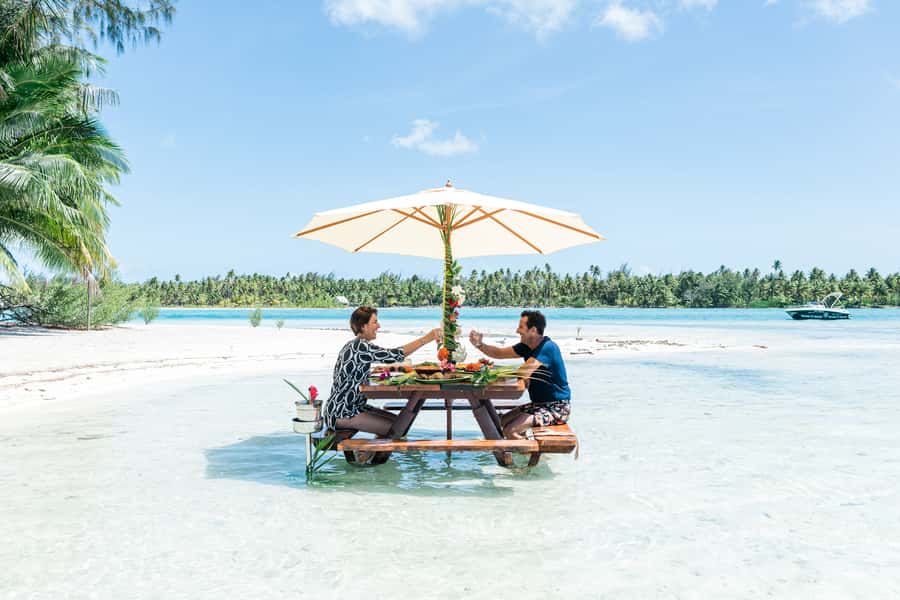 Private Bora Bora Lagoon Snorkel Cruise with BBQ Picnic - A private boat makes Bora Bora’s lagoon feel personal