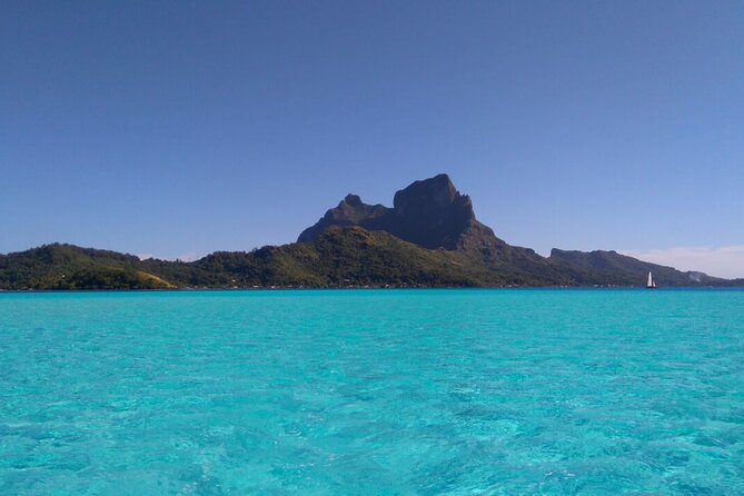 Private Electric Paddle Cruise in Bora Bora - Learning the board without a long lesson
