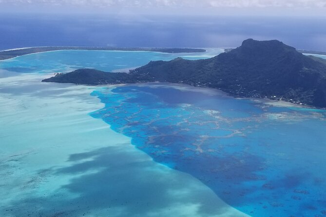 Private flight, in a light plane over the Polynesian motus from Raiatea - A truly private setup, with one passenger at a time