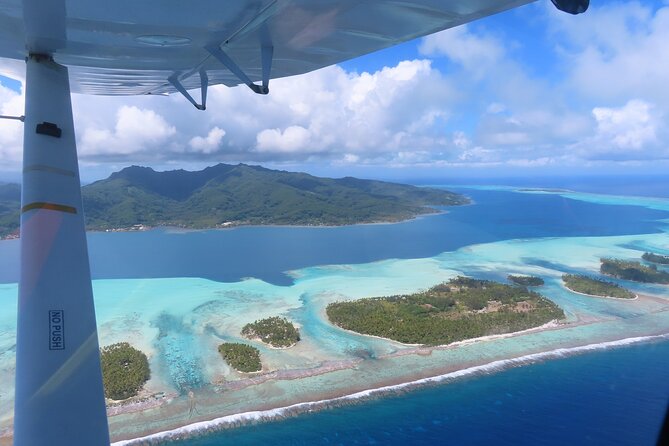 Private flight, in a light plane over the Polynesian motus from Raiatea - Who will get the most from this flight