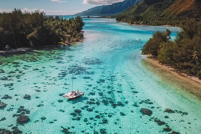 PRIVATE Full Day Tour : Moorea Snorkeling & Sailing on a Catamaran named Taboo - Underwater tikis and Polynesian atmosphere