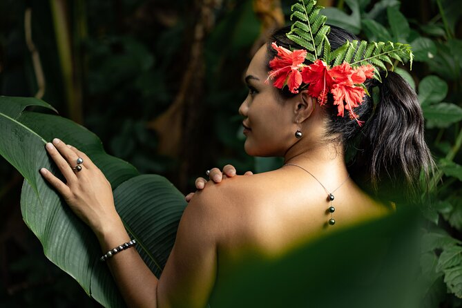 Private Photo Session on The Island of Moorea - How the photographer directs your pictures