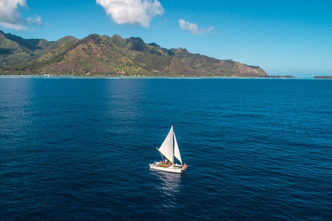 Private sailing adventure - Leaving Hauru for Moorea’s lagoon