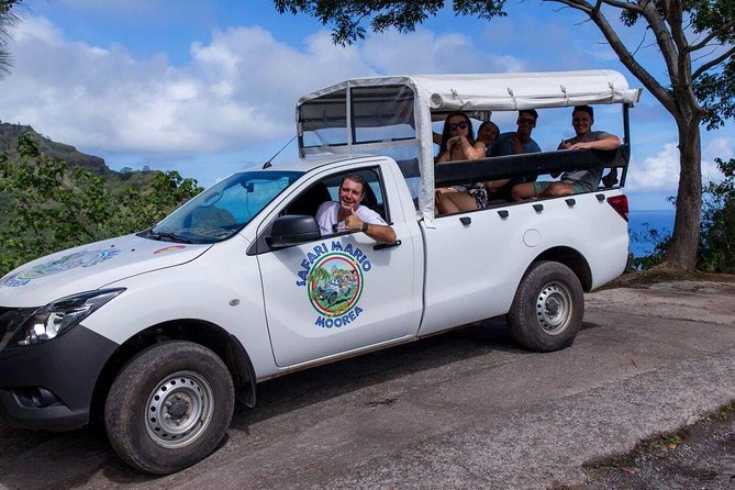 Private Tour Moorea 4WD - Belvedere Pineapple Farm, Magic Mount. - Cook’s Bay: a coastal view with local history