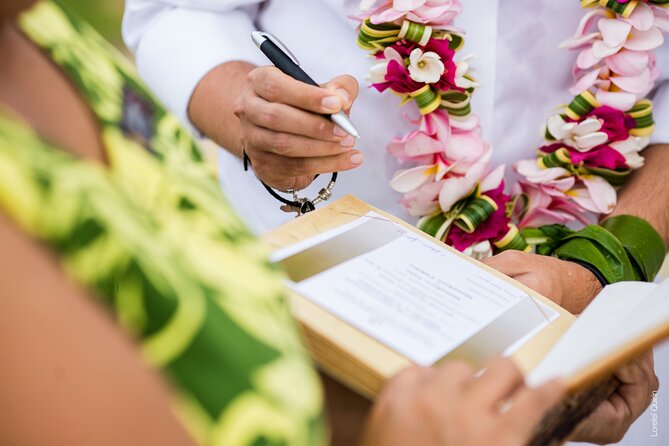 Professional Photo Shooting in Moorea, unique session adapted - A private format that works for real celebrations