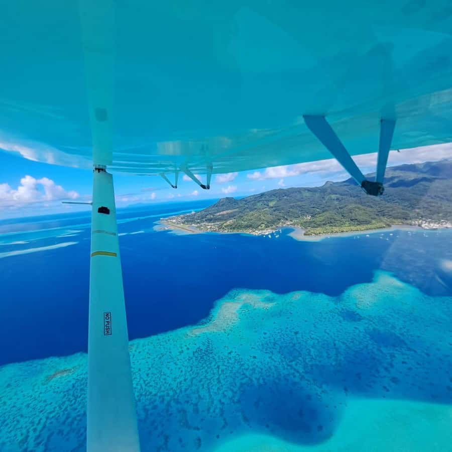 Raiatea: Bora Bora and Taha'a Private Scenic Flight one hour - Who will enjoy this flight most?