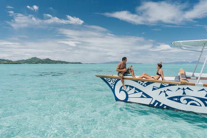 SHARED FULL DAY CULTURAL & LAGOON TOUR - Bora Bora Cultural Lagoon Tour - Captain Narii and a mixed-language group