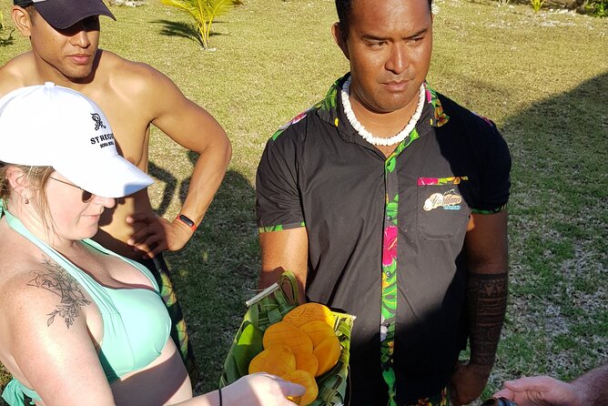 SHARED FULL DAY CULTURAL & LAGOON TOUR - Bora Bora Cultural Lagoon Tour - Shallow-water sharks and stingrays