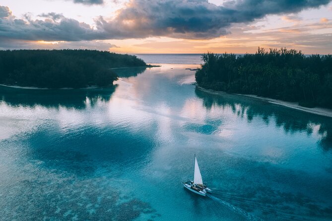 Shared Transfer : Hotel to Moorea Airport (or) Pier - The value of $12.26 per person