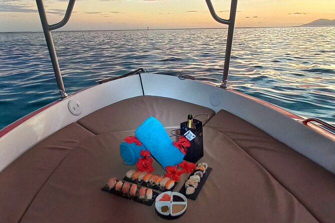 Sunset Cruise in Tahiti - What the small boat changes