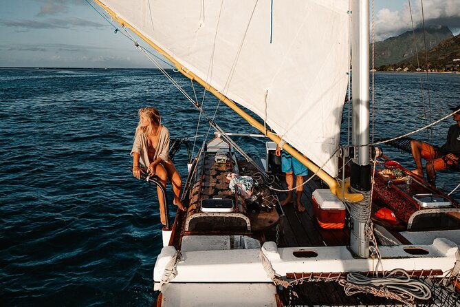 Sunset sailing - Meeting the crew at Vaapiti Moorea