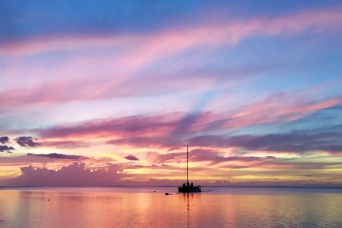Sunset sailing - Learning Polynesian sailing on the way